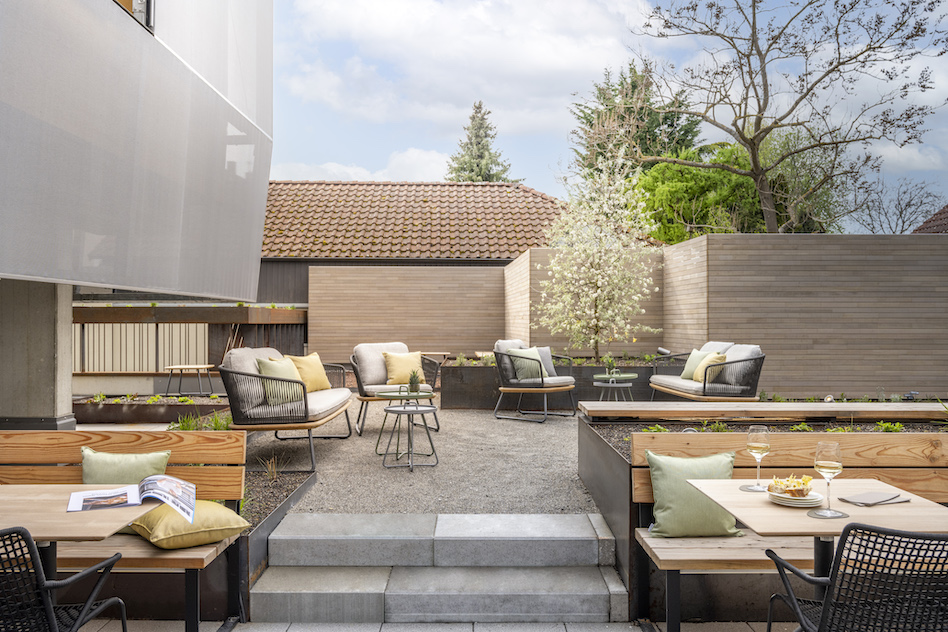 Terrasse Lounge outdoor im Hotel Maier