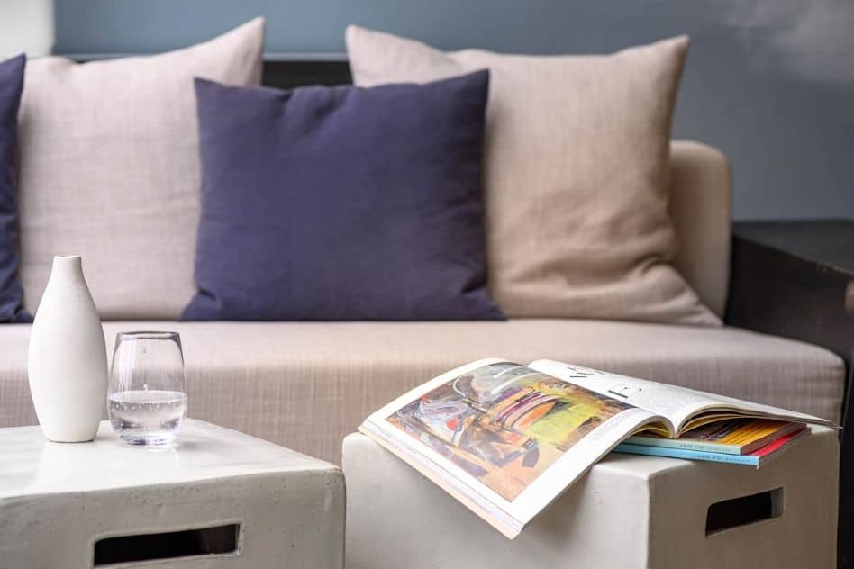 Sitzecke im Hotel Maier Couch Zeitung Sitzecke Hotel Maier