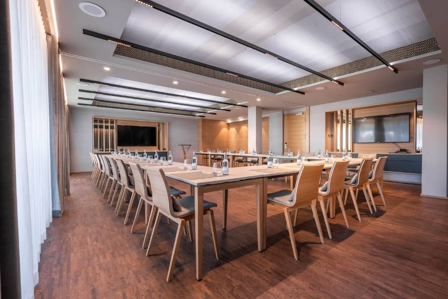 Tagungen Konferenztische im Hotel Friedrichshafen Tagungsraum Hotel Maier