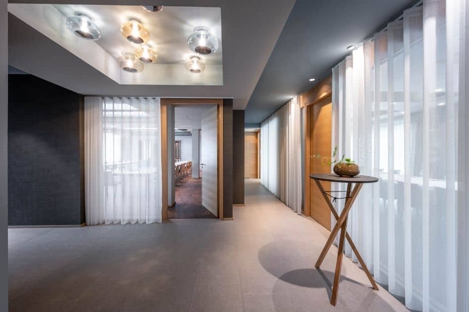 Flur der Feierlocation im Hotel Maier Vorhang Flur Tagung Feiern Hotel Maier