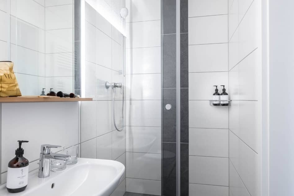 Dusche Bad FeWo Nest Hotel Fischbach