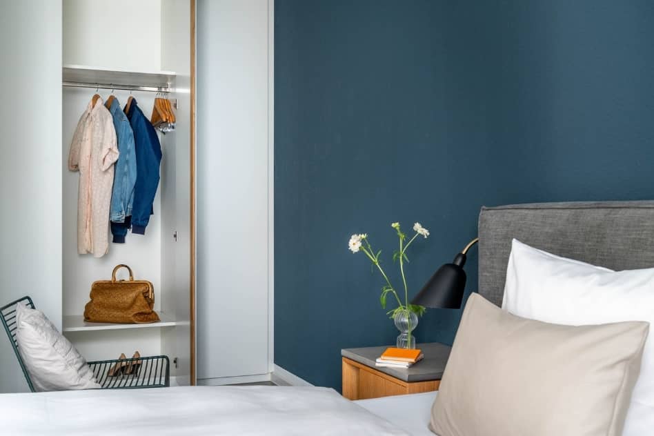 Kleiderschrank Stube FeWo Hotel Fischbach