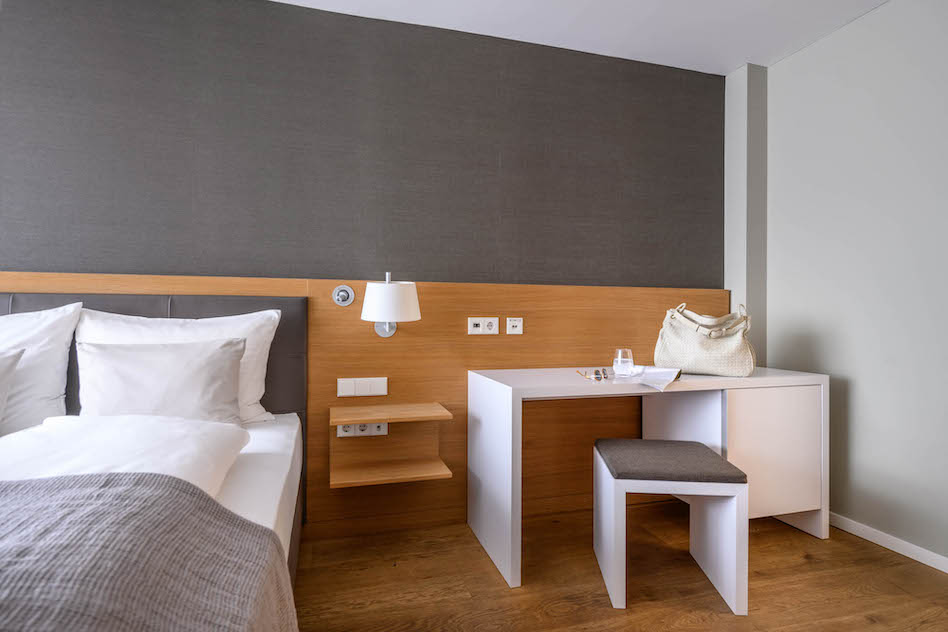 Doppelzimmer smart Schreibtisch im Hotel Maier am Bodensee