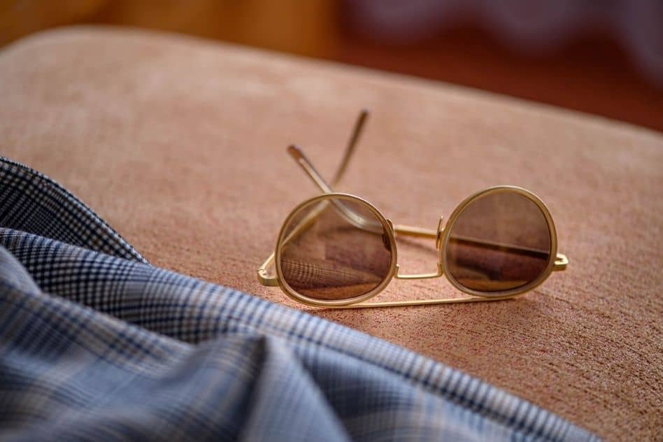 Hotel Fischbach Hotelzimmer Brille Couch